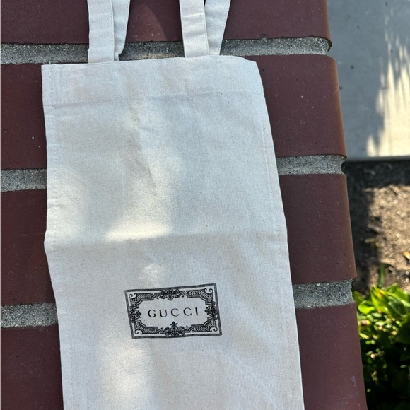 Gucci pouch and makeup kit - Picture 5 of 8